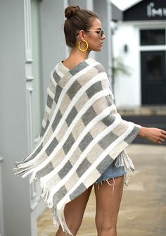 Comment mettre une ceinture avec un poncho ?